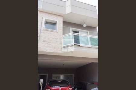 Casa à venda com 150m², 3 quartos e 4 vagas Casa à venda com 150m², 3 quartos e 4 vagasFachada