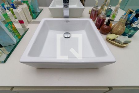 Apartamento à venda com 181m², 4 quartos e 2 vagasSuíte - Banheiro