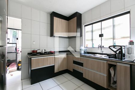 Casa à venda com 150m², 3 quartos e 4 vagas Casa à venda com 150m², 3 quartos e 4 vagasCozinha - Armários