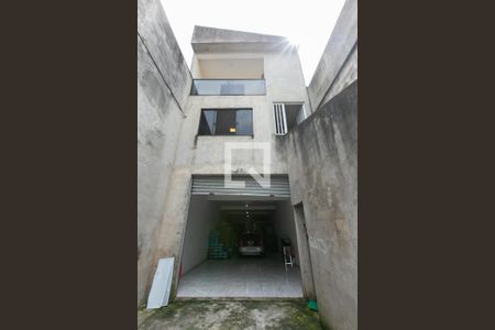 Casa à venda com 150m², 3 quartos e 4 vagas Casa à venda com 150m², 3 quartos e 4 vagasFachada