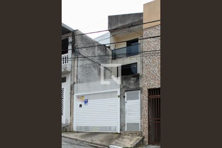 Casa à venda com 150m², 3 quartos e 4 vagas Casa à venda com 150m², 3 quartos e 4 vagasFachada