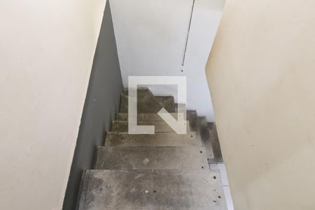 Casa à venda com 150m², 3 quartos e 4 vagas Casa à venda com 150m², 3 quartos e 4 vagasEscada