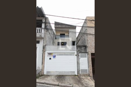 Casa à venda com 150m², 3 quartos e 4 vagas Casa à venda com 150m², 3 quartos e 4 vagasFachada