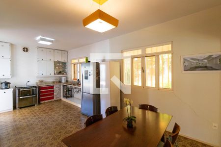 Casa à venda com 346m², 4 quartos e 3 vagas Casa à venda com 346m², 4 quartos e 3 vagasCozinha