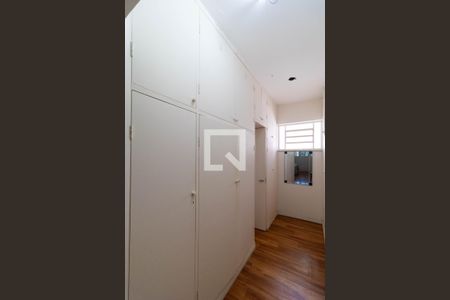 Casa à venda com 346m², 4 quartos e 3 vagas Casa à venda com 346m², 4 quartos e 3 vagasCloset da Suíte