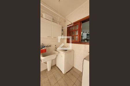 Casa à venda com 300m², 4 quartos e 4 vagas Casa à venda com 300m², 4 quartos e 4 vagasLavanderia
