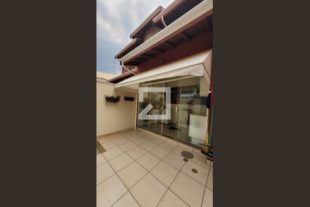 Casa à venda com 300m², 4 quartos e 4 vagas Casa à venda com 300m², 4 quartos e 4 vagasLavanderia