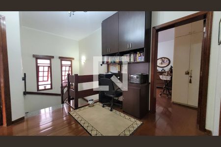Casa à venda com 300m², 4 quartos e 4 vagas Casa à venda com 300m², 4 quartos e 4 vagasHall dos Quartos