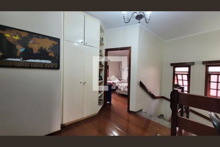 Casa à venda com 300m², 4 quartos e 4 vagas Casa à venda com 300m², 4 quartos e 4 vagasHall dos Quartos