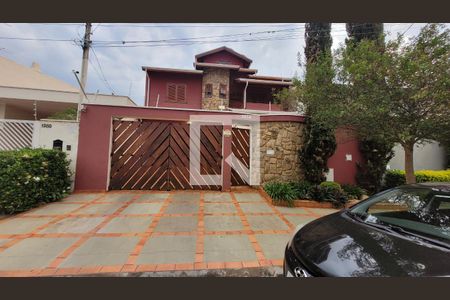 Casa à venda com 300m², 4 quartos e 4 vagas Casa à venda com 300m², 4 quartos e 4 vagasFachada