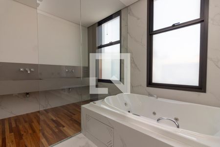 Casa à venda com 518m², 6 quartos e sem vagaBanheiro da Suíte 4