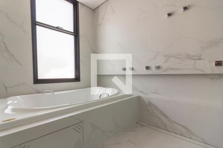 Casa à venda com 518m², 6 quartos e sem vagaBanheiro da Suíte 4