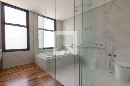 Casa à venda com 518m², 6 quartos e sem vagaBanheiro da Suíte 4