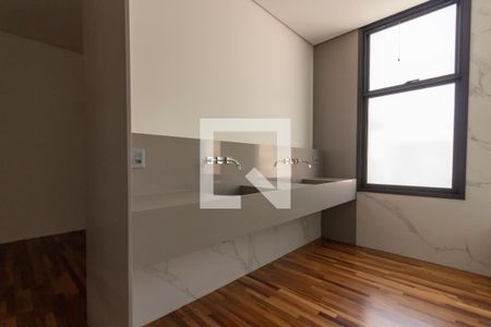 Casa à venda com 518m², 6 quartos e sem vagaBanheiro da Suíte 4