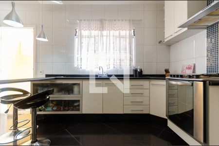 Casa à venda com 120m², 2 quartos e 2 vagas Casa à venda com 120m², 2 quartos e 2 vagasCozinha