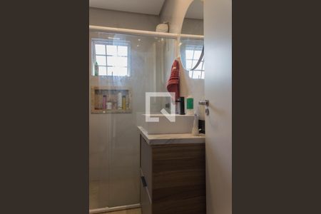 Casa à venda com 180m², 3 quartos e 2 vagas Casa à venda com 180m², 3 quartos e 2 vagasBanheiro