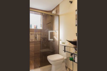 Casa à venda com 180m², 3 quartos e 2 vagas Casa à venda com 180m², 3 quartos e 2 vagasBanheiro piso inferior