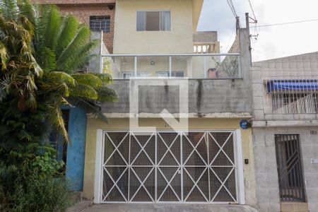 Casa à venda com 180m², 3 quartos e 2 vagas Casa à venda com 180m², 3 quartos e 2 vagasFachada