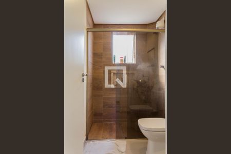 Casa à venda com 180m², 3 quartos e 2 vagas Casa à venda com 180m², 3 quartos e 2 vagasBanheiro piso inferior