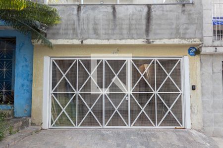 Casa à venda com 180m², 3 quartos e 2 vagas Casa à venda com 180m², 3 quartos e 2 vagasFachada