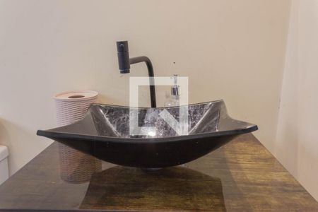 Casa à venda com 180m², 3 quartos e 2 vagas Casa à venda com 180m², 3 quartos e 2 vagasBanheiro piso inferior