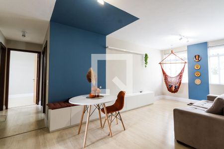 Sala - porta de entrada e corredor para quartos de apartamento para alugar com 3 quartos, 100m² em Alto da Glória, Curitiba