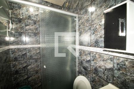 Banheiro de kitnet/studio para alugar com 1 quarto, 35m² em Jardim Denise, São Paulo