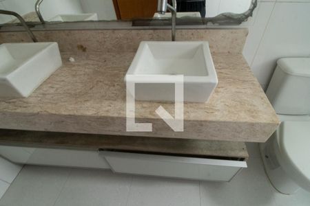 Casa à venda com 200m², 3 quartos e sem vagaBanheiro da Suíte 3