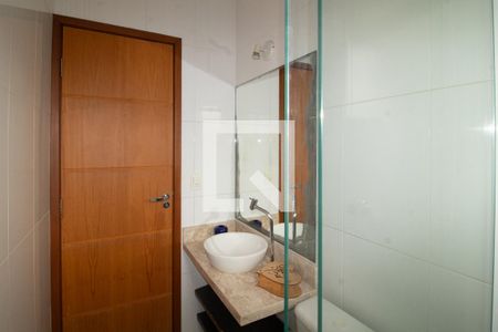 Banheiro da Suíte 1 de casa para alugar com 3 quartos, 200m² em Jardim Guanca, São Paulo