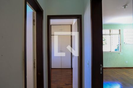 Corredor  de apartamento para alugar com 2 quartos, 80m² em Serra, Belo Horizonte