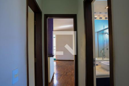Corredor  de apartamento para alugar com 2 quartos, 80m² em Serra, Belo Horizonte