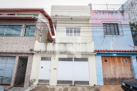 Casa para alugar com 100m², 2 quartos e 2 vagas Casa para alugar com 100m², 2 quartos e 2 vagasFachada
