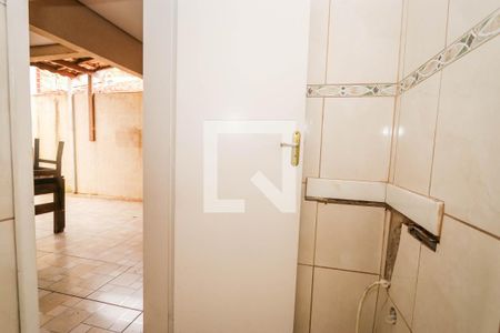 Casa para alugar com 100m², 2 quartos e 2 vagas Casa para alugar com 100m², 2 quartos e 2 vagasBanheiro de serviço