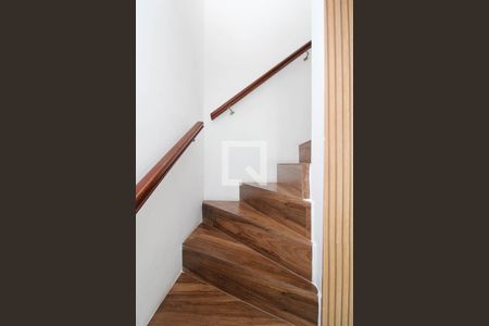 Escada  de casa à venda com 2 quartos, 100m² em Jardim Maria Rosa, Taboão da Serra
