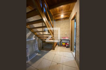 Casa à venda com 330m², 5 quartos e 4 vagasEscada