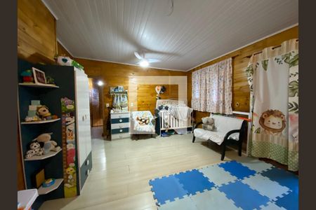 Casa à venda com 330m², 5 quartos e 4 vagasquarto 2