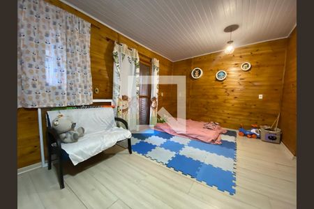 Casa à venda com 330m², 5 quartos e 4 vagasquarto 2