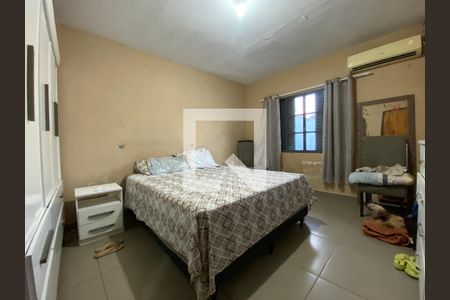 Casa à venda com 330m², 5 quartos e 4 vagasquarto 2