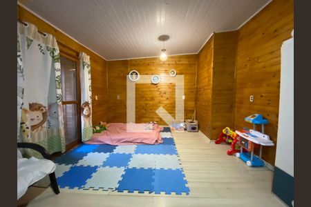 Casa à venda com 330m², 5 quartos e 4 vagasquarto 2