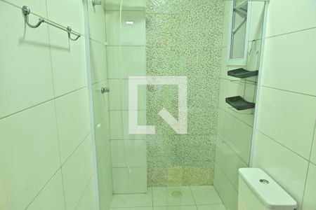 Banheiro social  de apartamento para alugar com 1 quarto, 48m² em Nova Mirim, Praia Grande