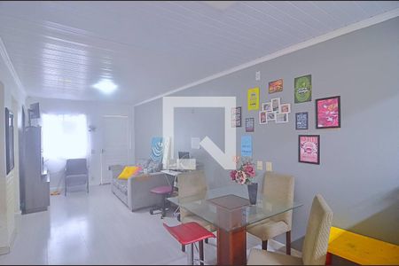 Sala de casa de condomínio à venda com 2 quartos, 70m² em Mato Grande, Canoas