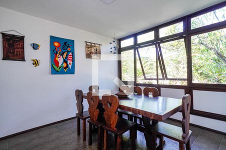 Sala de casa à venda com 3 quartos, 280m² em Piratininga, Niterói