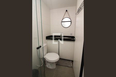 Banheiro de kitnet/studio para alugar com 1 quarto, 33m² em Jardim Botânico, Porto Alegre