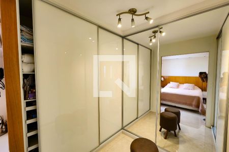 Apartamento à venda com 175m², 2 quartos e 2 vagasSuíte - Closet