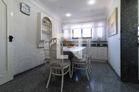Casa à venda com 331m², 4 quartos e 4 vagasCozinha