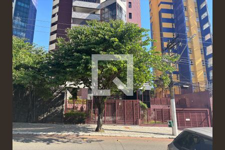 Casa à venda com 331m², 4 quartos e 4 vagasFachada