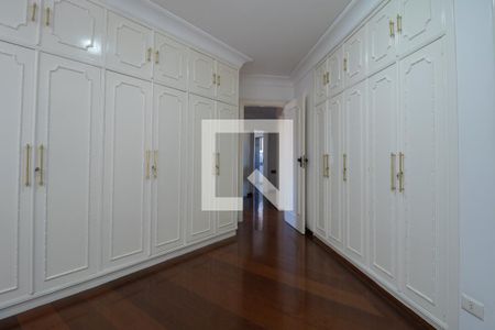 Casa à venda com 331m², 4 quartos e 4 vagasSuite 1