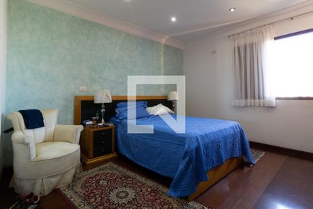 Casa à venda com 331m², 4 quartos e 4 vagasSuíte 2