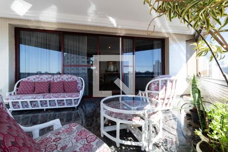 Casa à venda com 331m², 4 quartos e 4 vagasVaranda