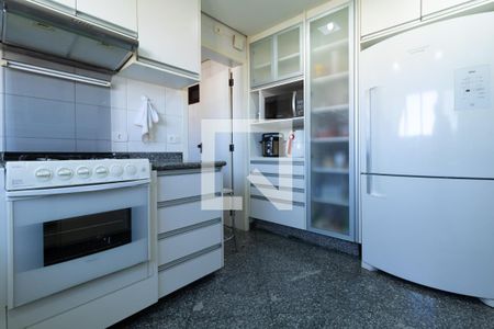 Casa à venda com 331m², 4 quartos e 4 vagasCozinha